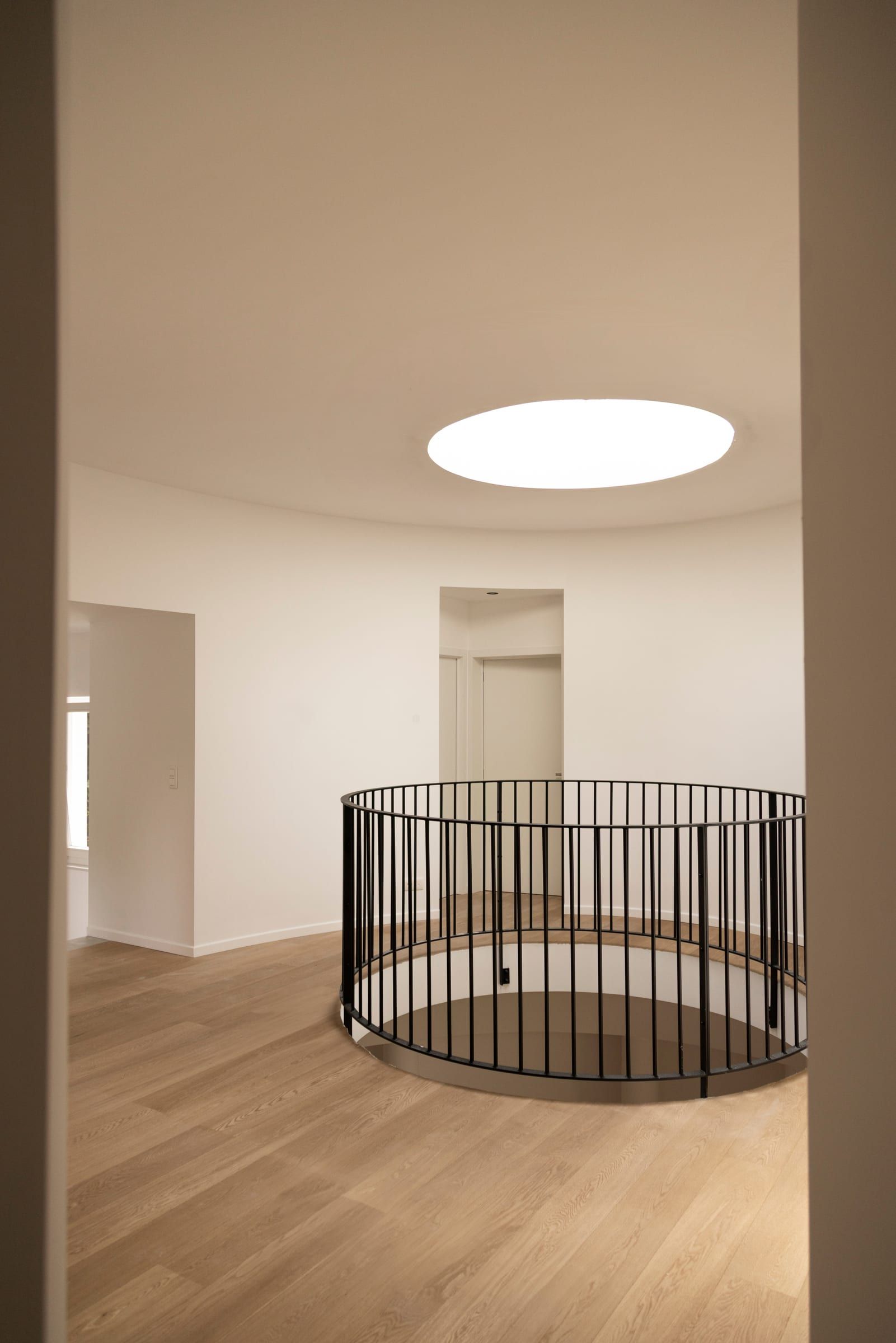 Villa Fougères : Salon rond puits de lumière